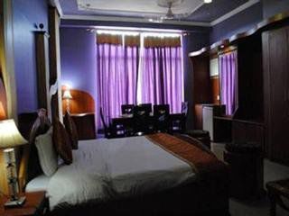 Brinjal Clarks Inn Haridwār Extérieur photo